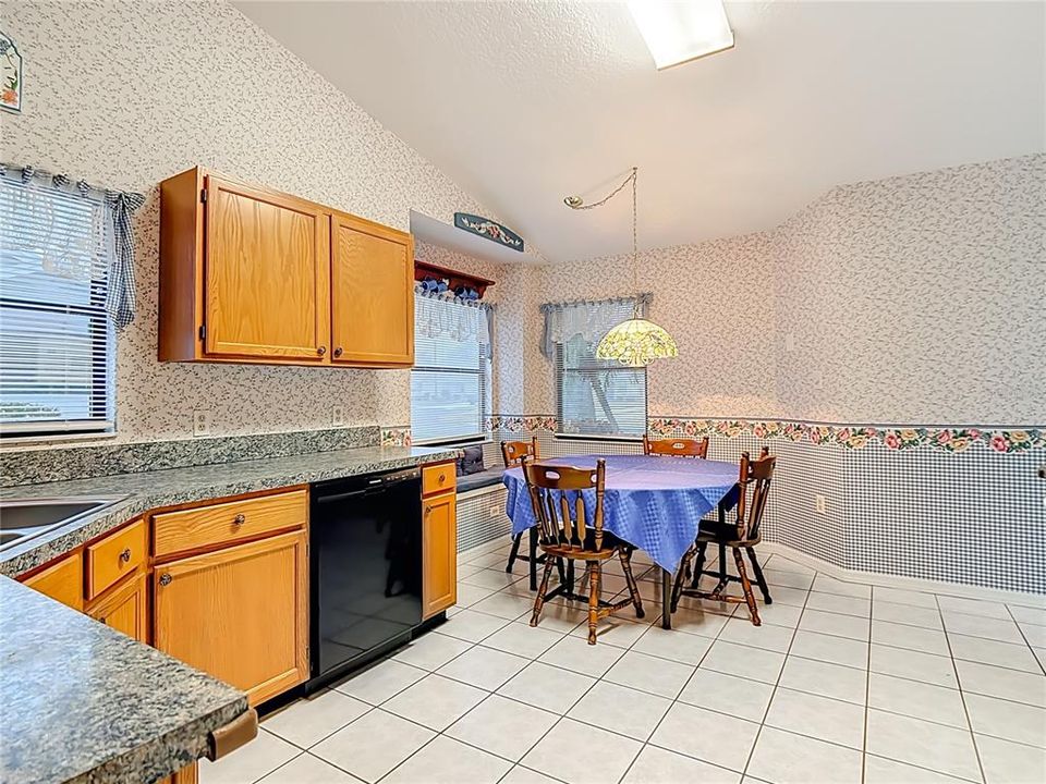 For Sale: $229,900 (2 beds, 2 baths, 1228 Square Feet)