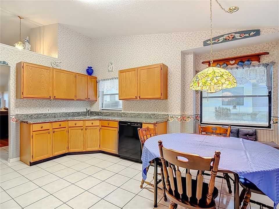 For Sale: $229,900 (2 beds, 2 baths, 1228 Square Feet)