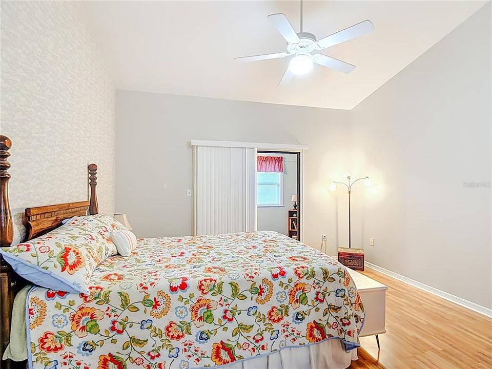 For Sale: $229,900 (2 beds, 2 baths, 1228 Square Feet)