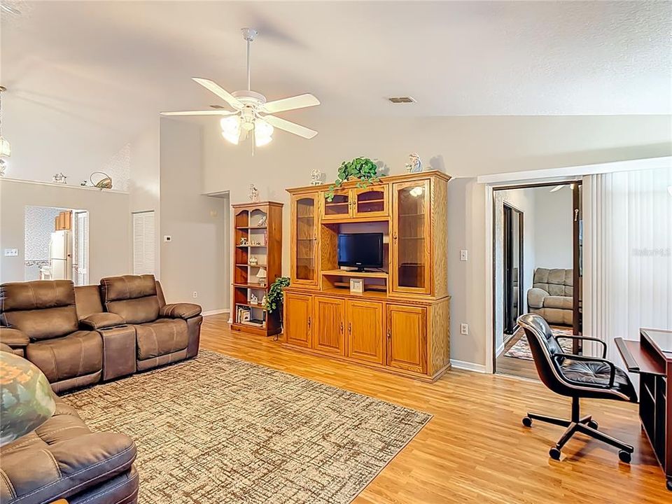 For Sale: $229,900 (2 beds, 2 baths, 1228 Square Feet)