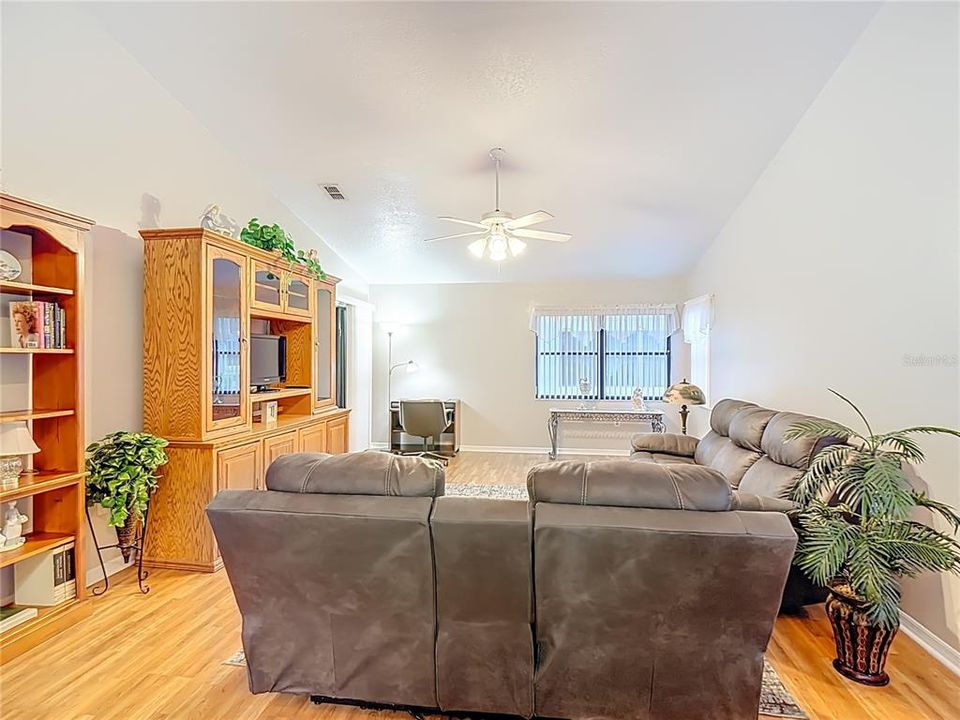 For Sale: $229,900 (2 beds, 2 baths, 1228 Square Feet)