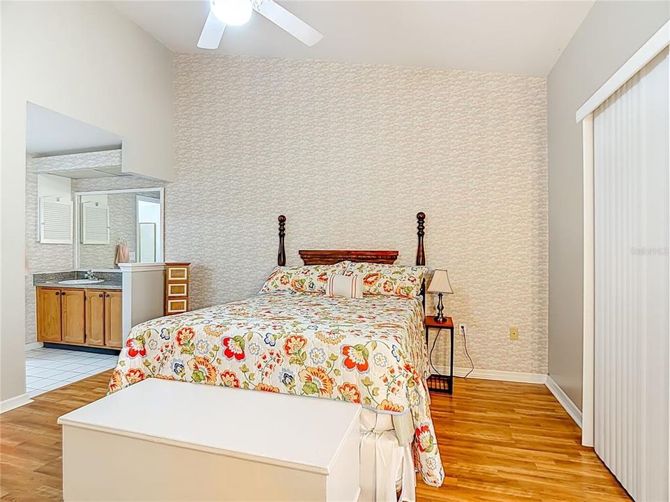 For Sale: $229,900 (2 beds, 2 baths, 1228 Square Feet)