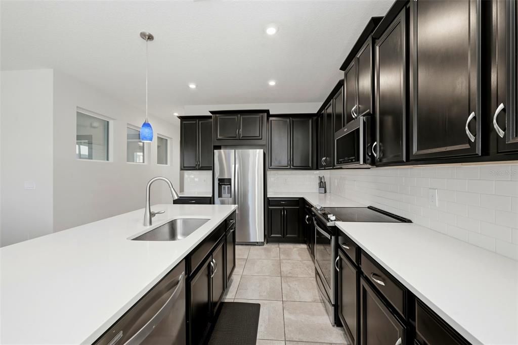 En Venta: $619,000 (3 camas, 2 baños, 2372 Pies cuadrados)