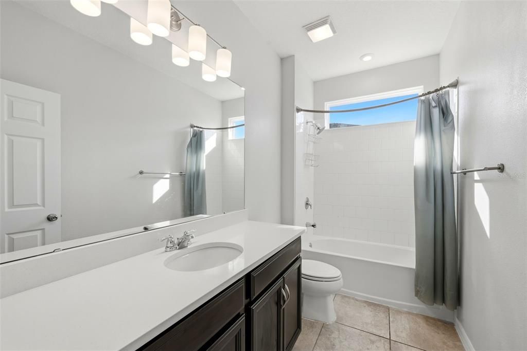 En Venta: $619,000 (3 camas, 2 baños, 2372 Pies cuadrados)