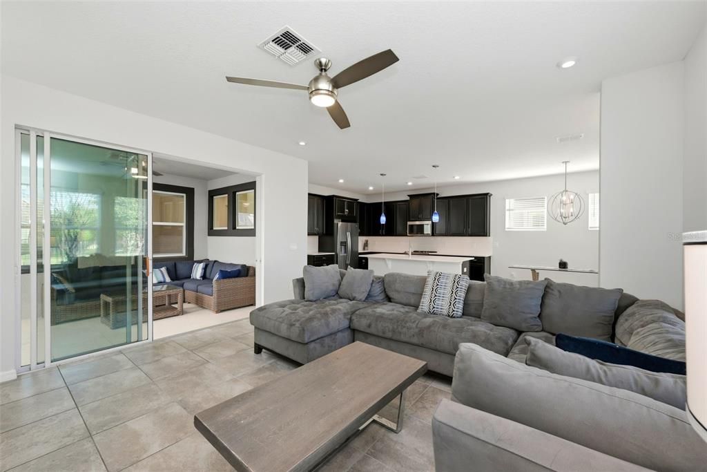 En Venta: $619,000 (3 camas, 2 baños, 2372 Pies cuadrados)