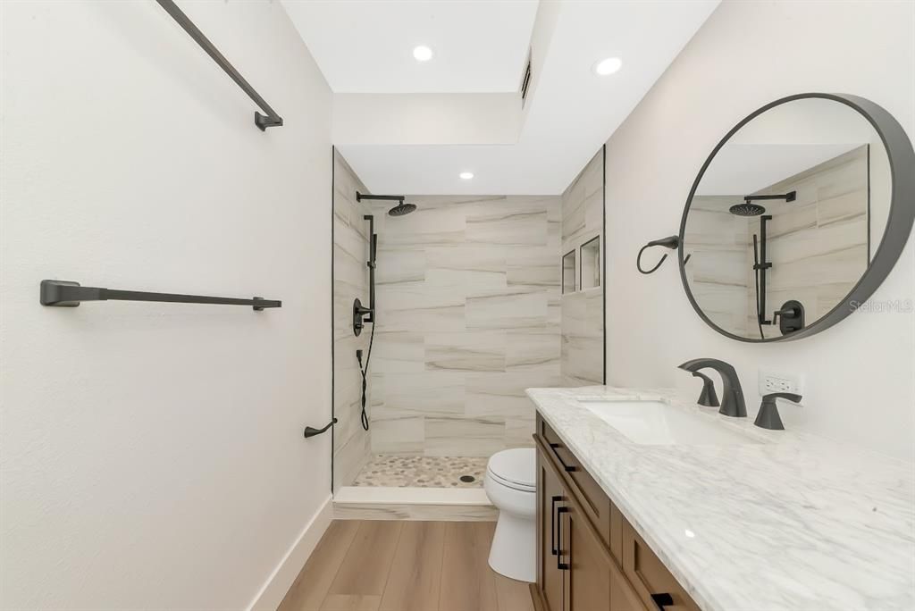 Под контрактом: $499,000 (2 спален, 2 ванн, 1090 Квадратных фут)