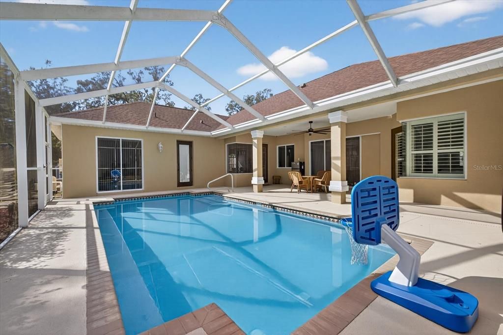 For Sale: $640,000 (3 beds, 2 baths, 2596 Square Feet)