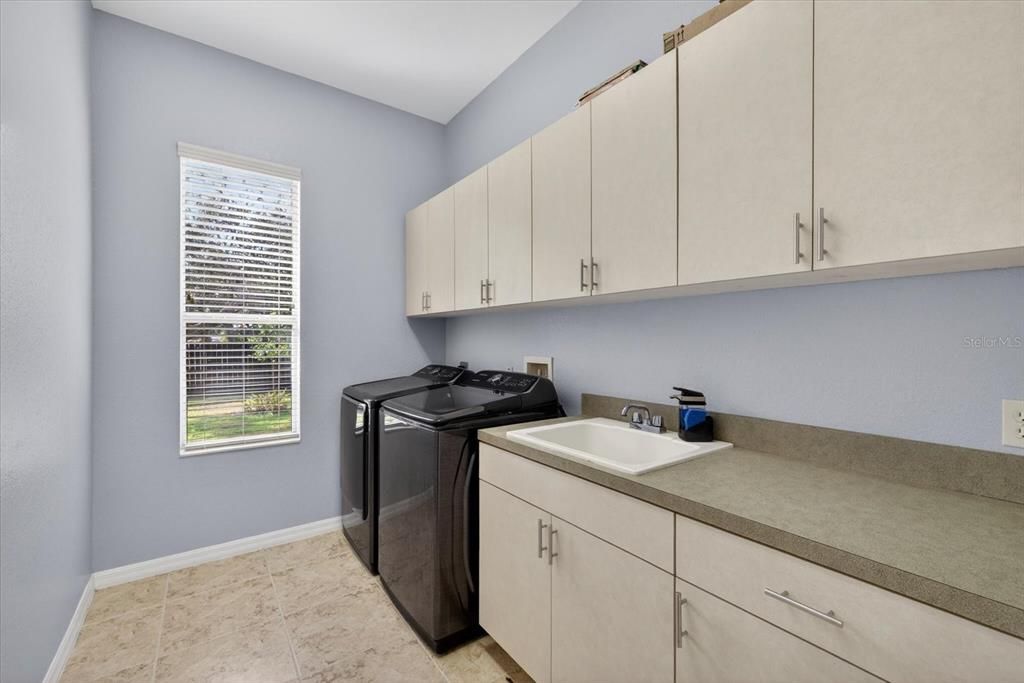 For Sale: $640,000 (3 beds, 2 baths, 2596 Square Feet)