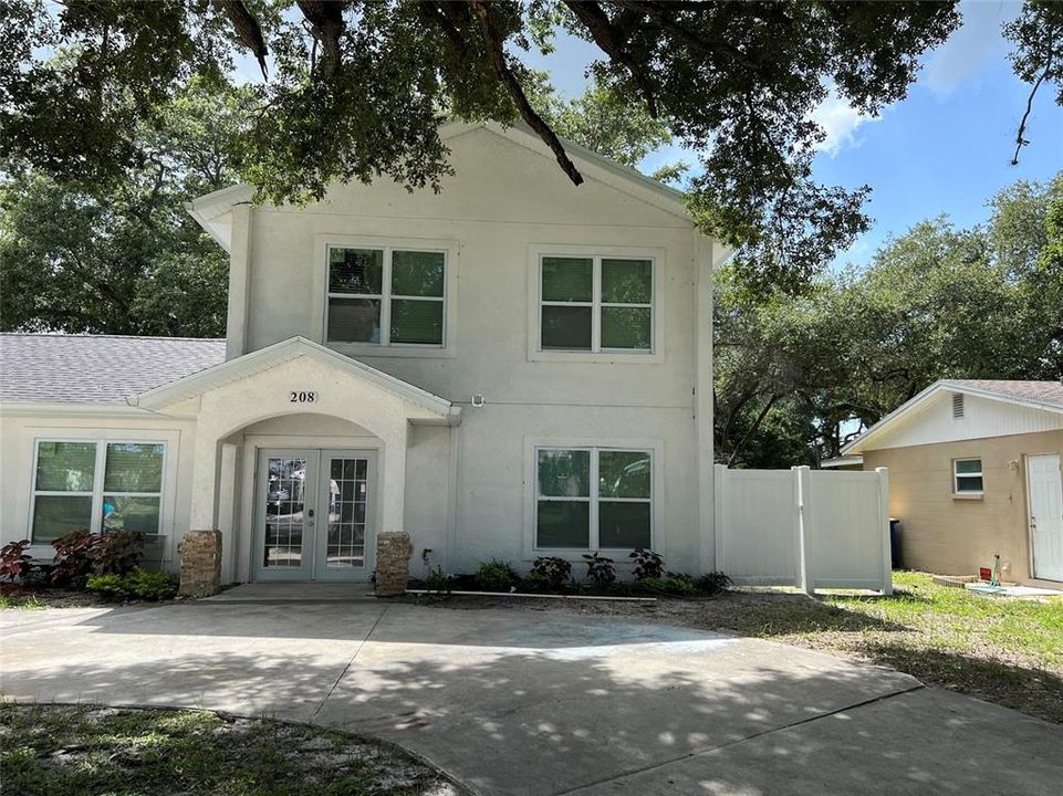 For Sale: $899,000 (9 beds, 0 baths, 3999 Square Feet)