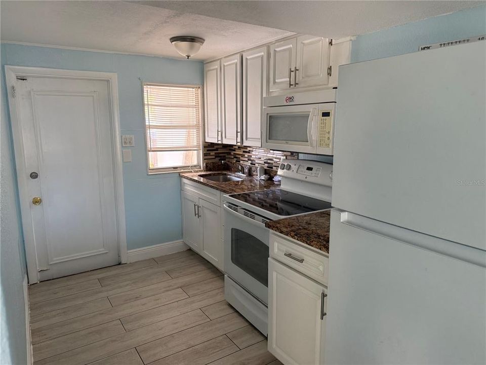For Sale: $899,000 (9 beds, 0 baths, 3999 Square Feet)