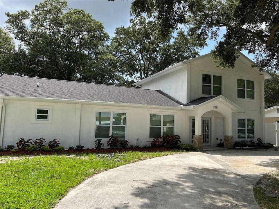 For Sale: $899,000 (9 beds, 0 baths, 3999 Square Feet)