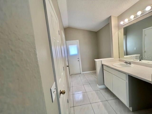 En Renta: $2,280 (4 camas, 2 baños, 1660 Pies cuadrados)