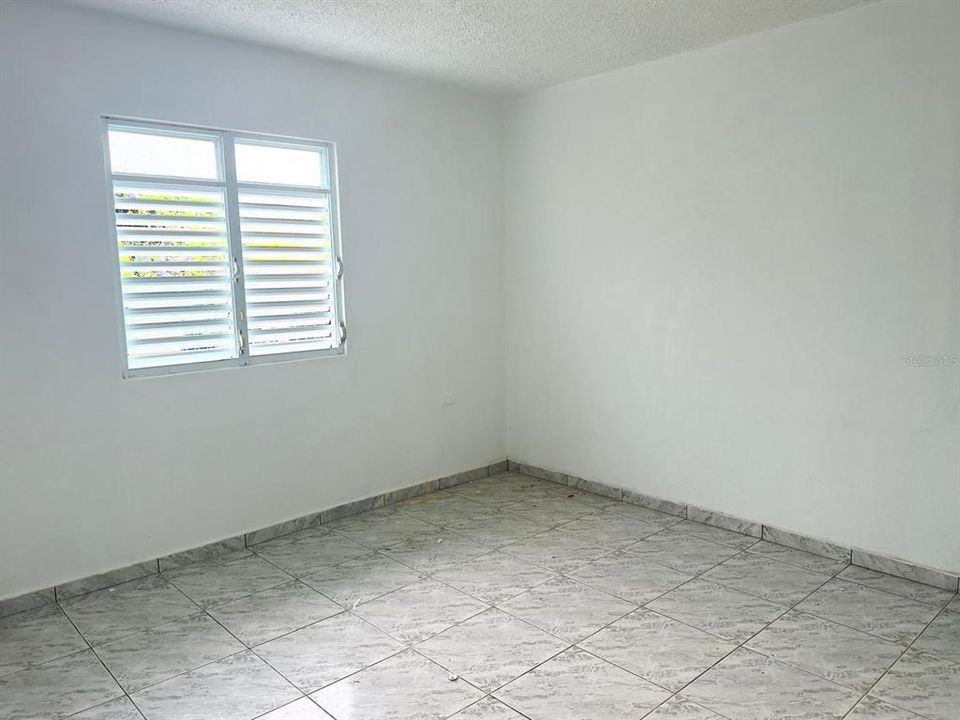 待售: $252,000 (4 贝兹, 2 浴室, 2239 平方英尺)