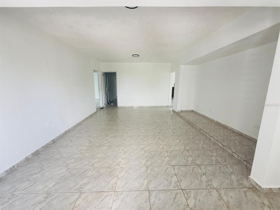 待售: $252,000 (4 贝兹, 2 浴室, 2239 平方英尺)