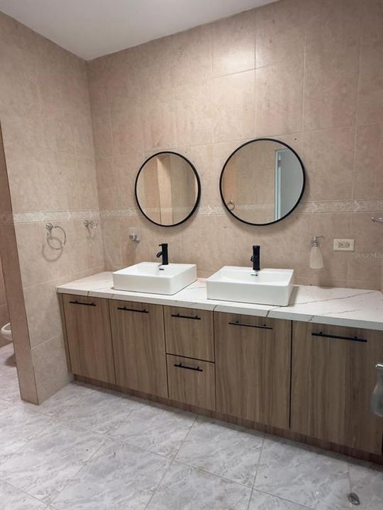 待售: $252,000 (4 贝兹, 2 浴室, 2239 平方英尺)