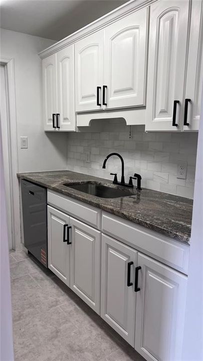 На продажу: $118,000 (2 спален, 2 ванн, 801 Квадратных фут)