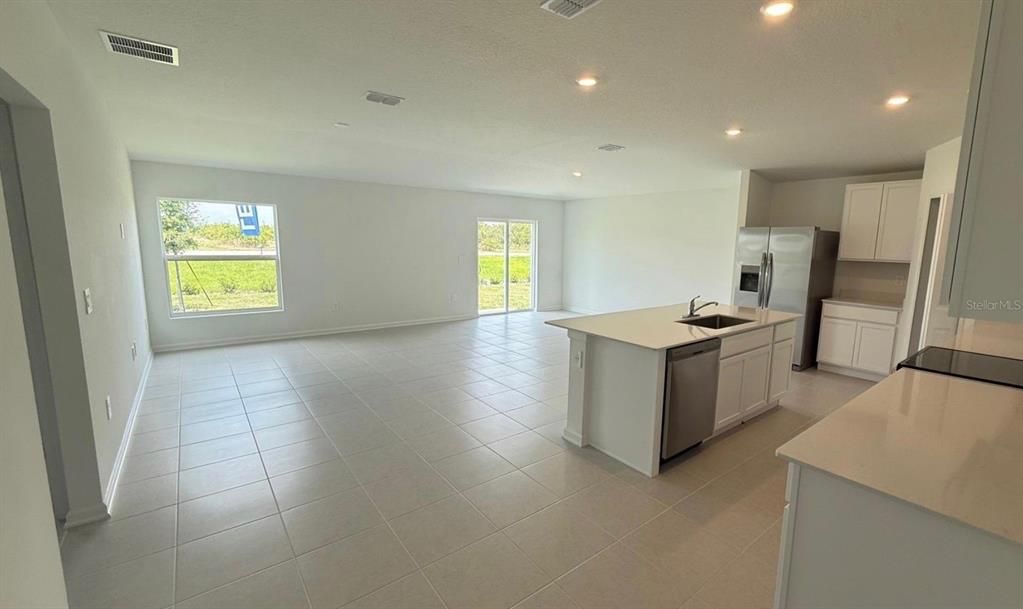 В аренду: $2,100 (4 спален, 3 ванн, 1825 Квадратных фут)