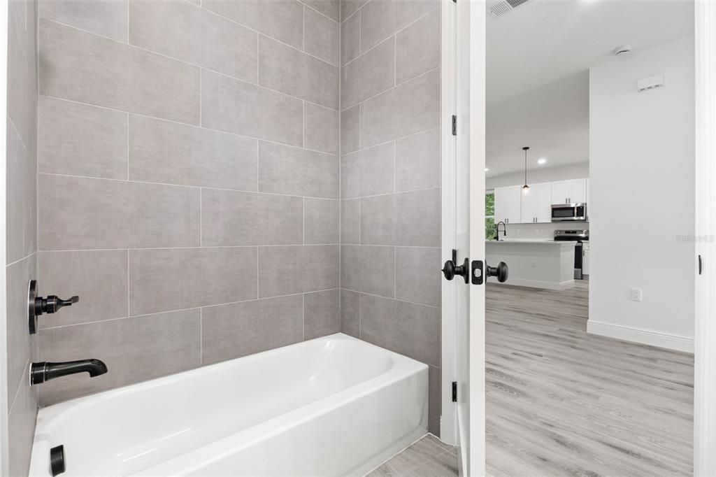 В аренду: $2,500 (4 спален, 2 ванн, 1763 Квадратных фут)