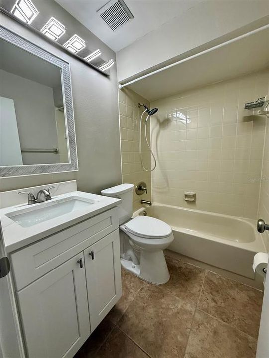 出租: $1,800 (2 贝兹, 2 浴室, 1415 平方英尺)