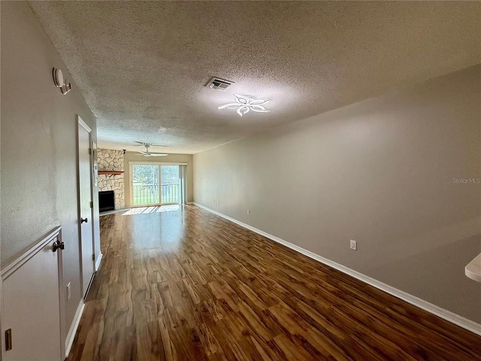 出租: $1,800 (2 贝兹, 2 浴室, 1415 平方英尺)