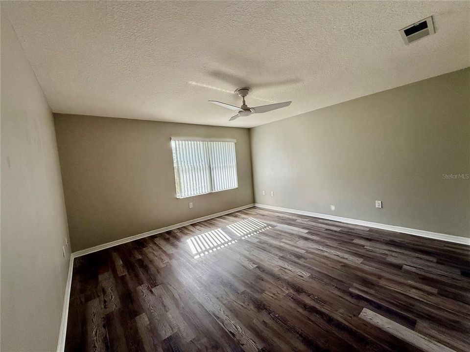 出租: $1,800 (2 贝兹, 2 浴室, 1415 平方英尺)