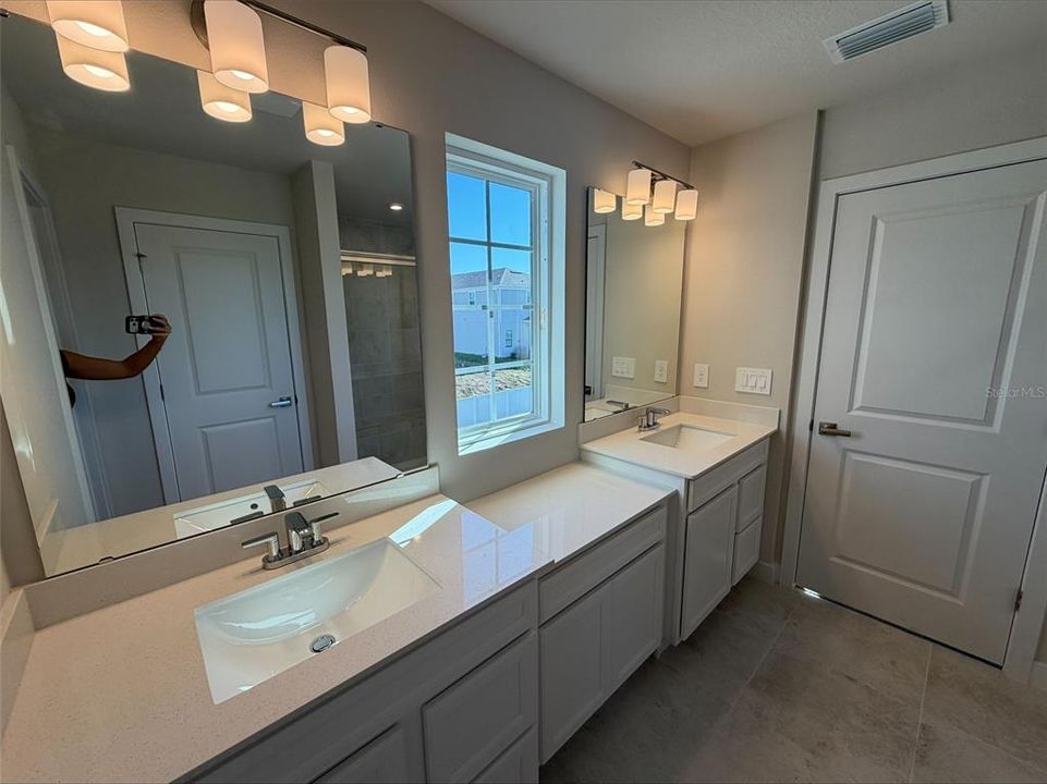 For Sale: $474,990 (4 beds, 2 baths, 2370 Square Feet)