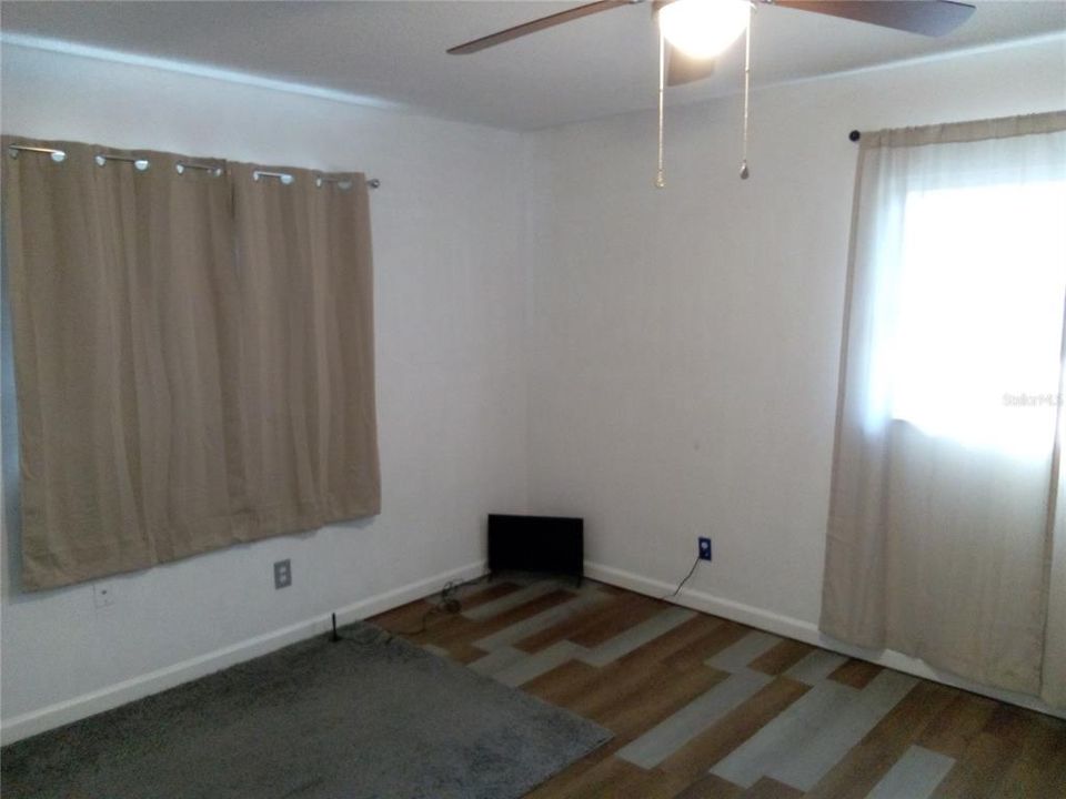 待售: $220,900 (2 贝兹, 1 浴室, 1141 平方英尺)