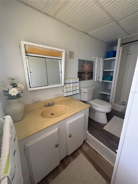 Под контрактом: $96,999 (2 спален, 2 ванн, 1050 Квадратных фут)