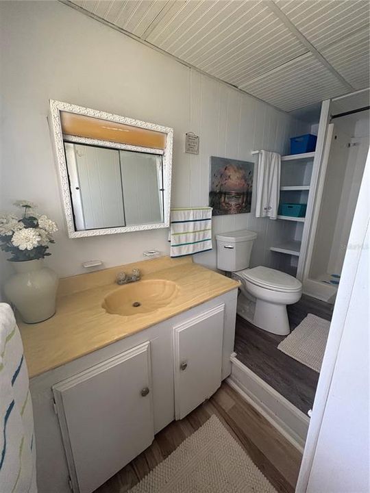 Под контрактом: $96,999 (2 спален, 2 ванн, 1050 Квадратных фут)