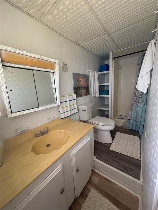 Под контрактом: $96,999 (2 спален, 2 ванн, 1050 Квадратных фут)