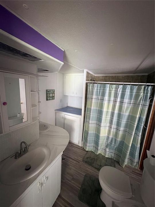 Под контрактом: $96,999 (2 спален, 2 ванн, 1050 Квадратных фут)