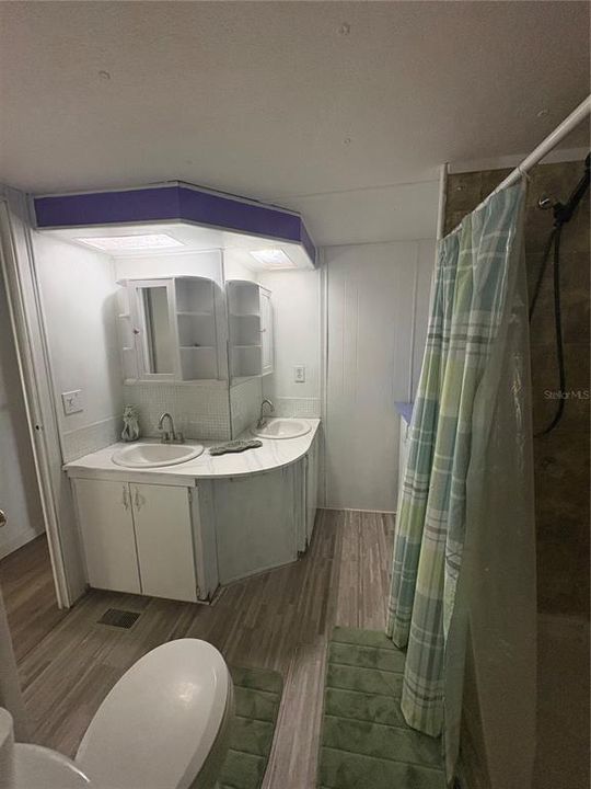 Под контрактом: $96,999 (2 спален, 2 ванн, 1050 Квадратных фут)