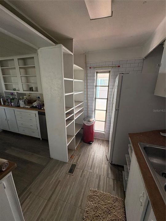 Под контрактом: $96,999 (2 спален, 2 ванн, 1050 Квадратных фут)