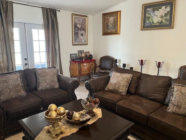 For Sale: $257,700 (3 beds, 2 baths, 1264 Square Feet)