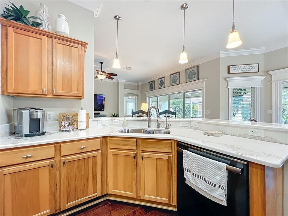 En Renta: $4,490 (3 camas, 2 baños, 1965 Pies cuadrados)