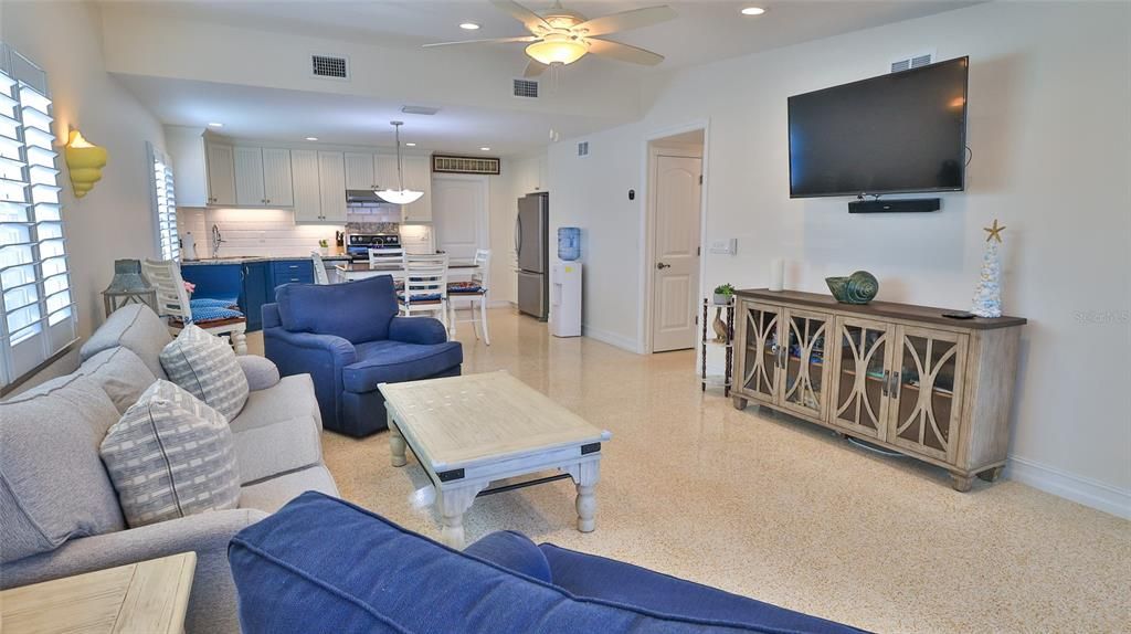 For Sale: $849,900 (2 beds, 2 baths, 1080 Square Feet)