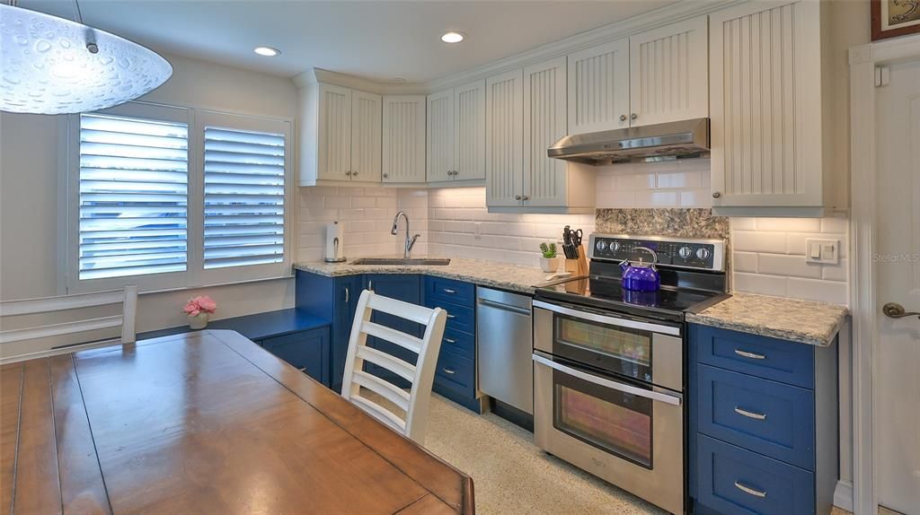 For Sale: $849,900 (2 beds, 2 baths, 1080 Square Feet)