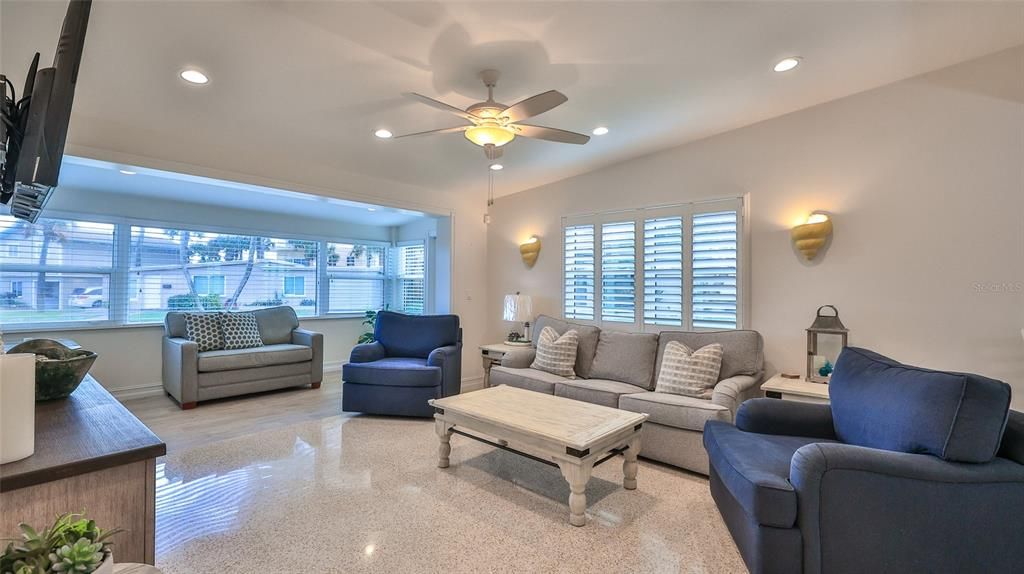 For Sale: $849,900 (2 beds, 2 baths, 1080 Square Feet)