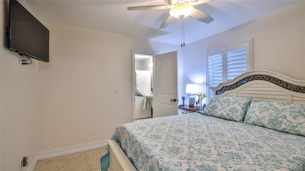 For Sale: $849,900 (2 beds, 2 baths, 1080 Square Feet)
