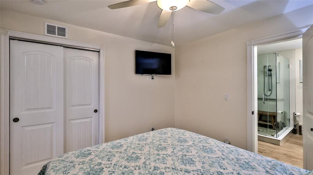 For Sale: $849,900 (2 beds, 2 baths, 1080 Square Feet)