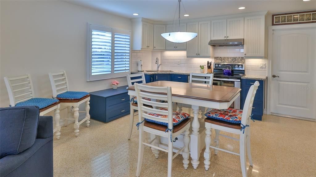 For Sale: $849,900 (2 beds, 2 baths, 1080 Square Feet)