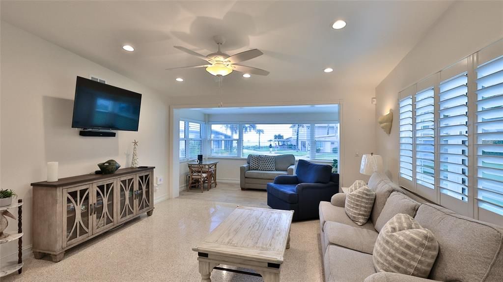 For Sale: $849,900 (2 beds, 2 baths, 1080 Square Feet)