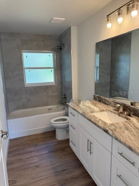 Activo con contrato: $269,900 (3 camas, 2 baños, 1421 Pies cuadrados)