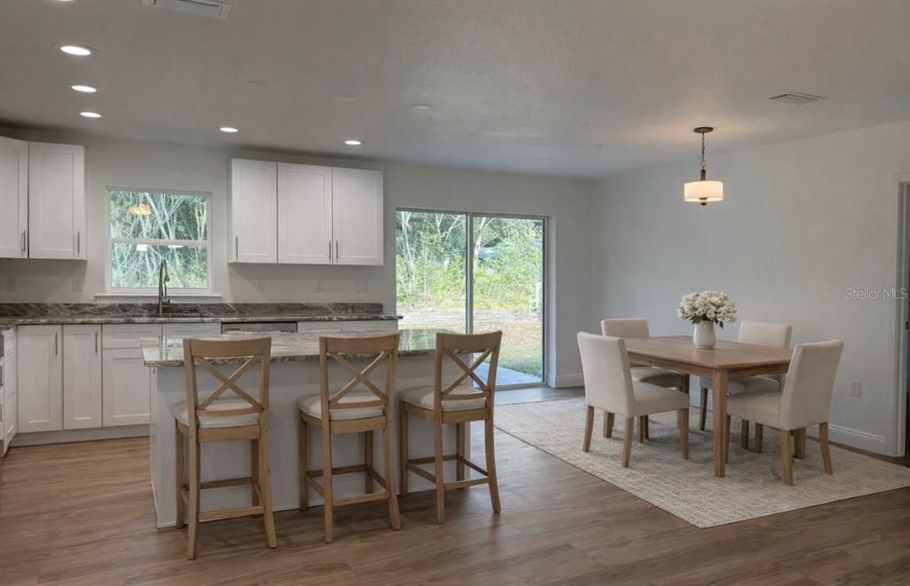 Activo con contrato: $269,900 (3 camas, 2 baños, 1421 Pies cuadrados)