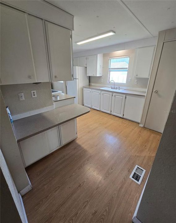 En Venta: $310,000 (4 camas, 2 baños, 1888 Pies cuadrados)