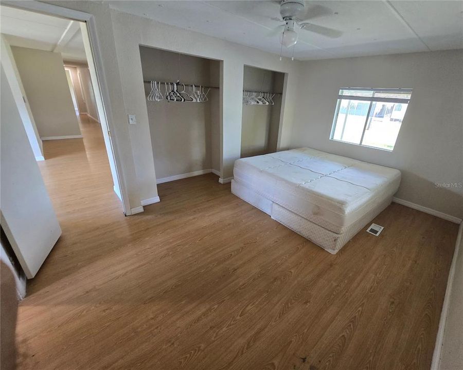 En Venta: $310,000 (4 camas, 2 baños, 1888 Pies cuadrados)