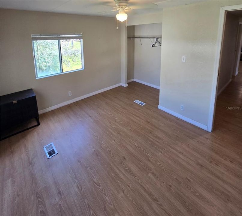 En Venta: $310,000 (4 camas, 2 baños, 1888 Pies cuadrados)