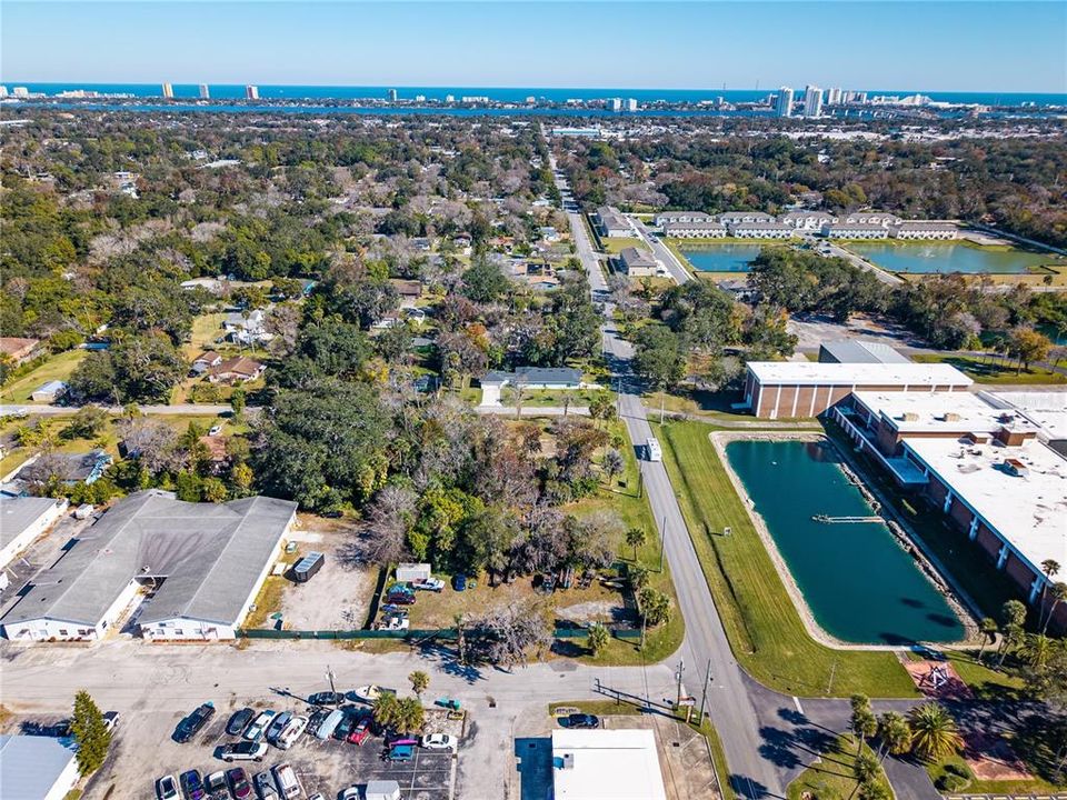 На продажу: $375,000 (0.90 acres)