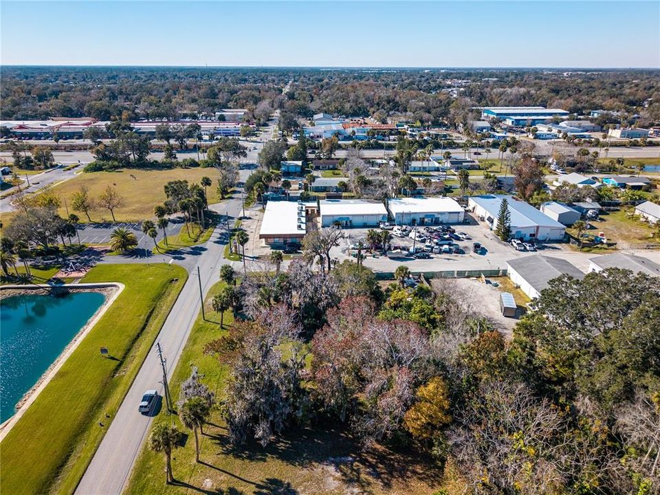 На продажу: $375,000 (0.90 acres)