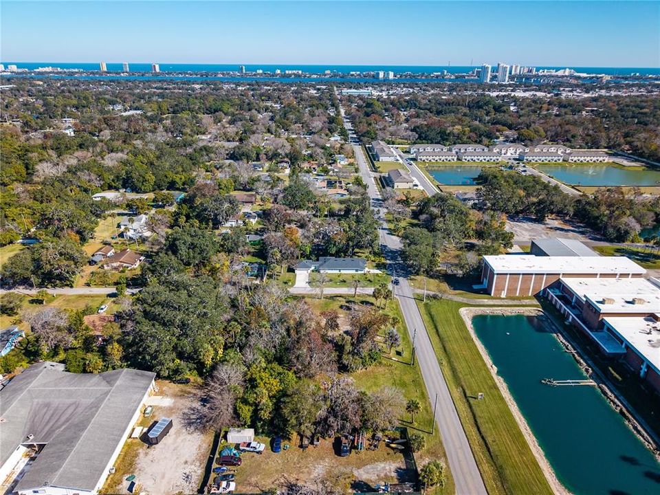 На продажу: $375,000 (0.90 acres)